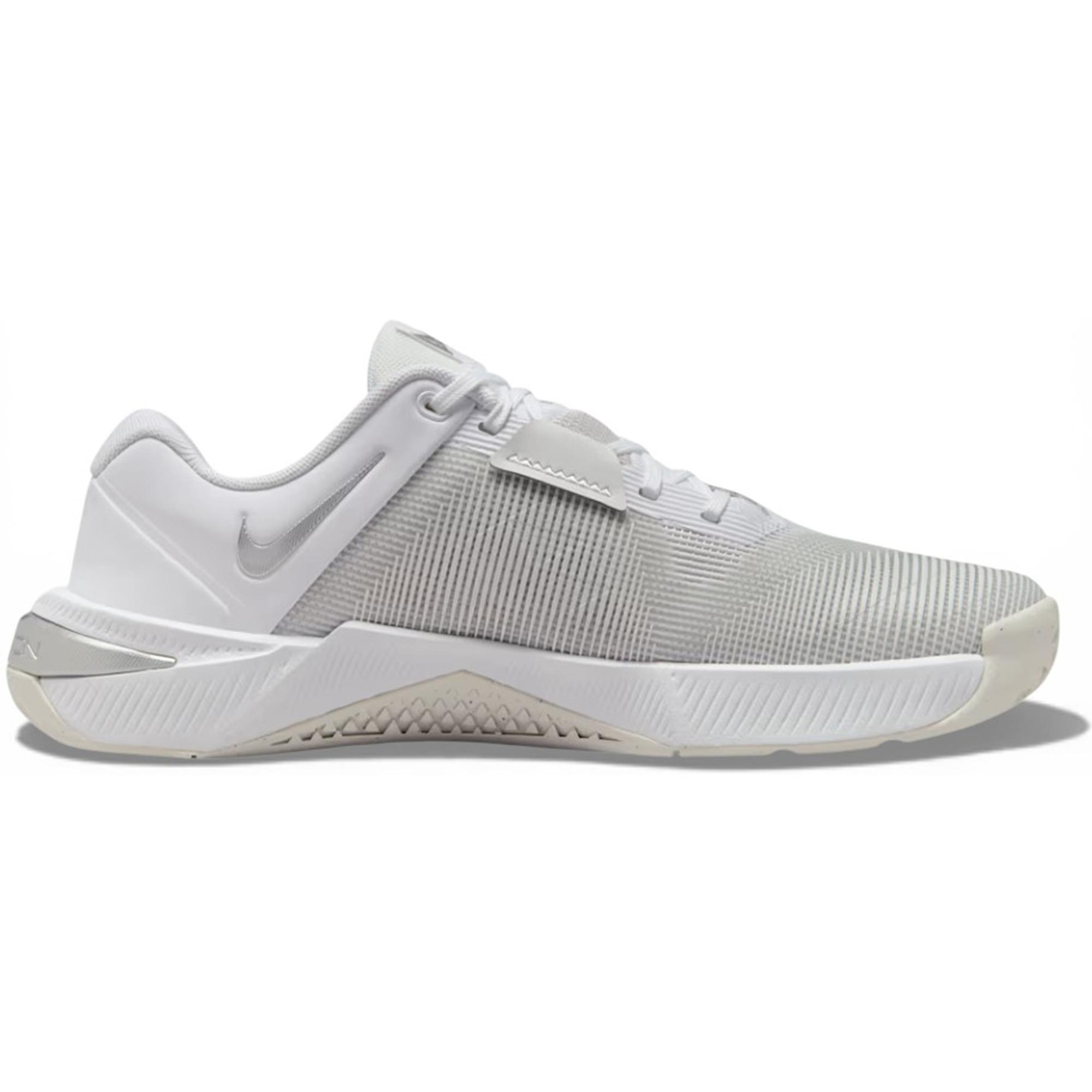Кроссовки женские Nike W Metcon 10 HQ2620-501 38 (7 US) фиолетовые фото 1