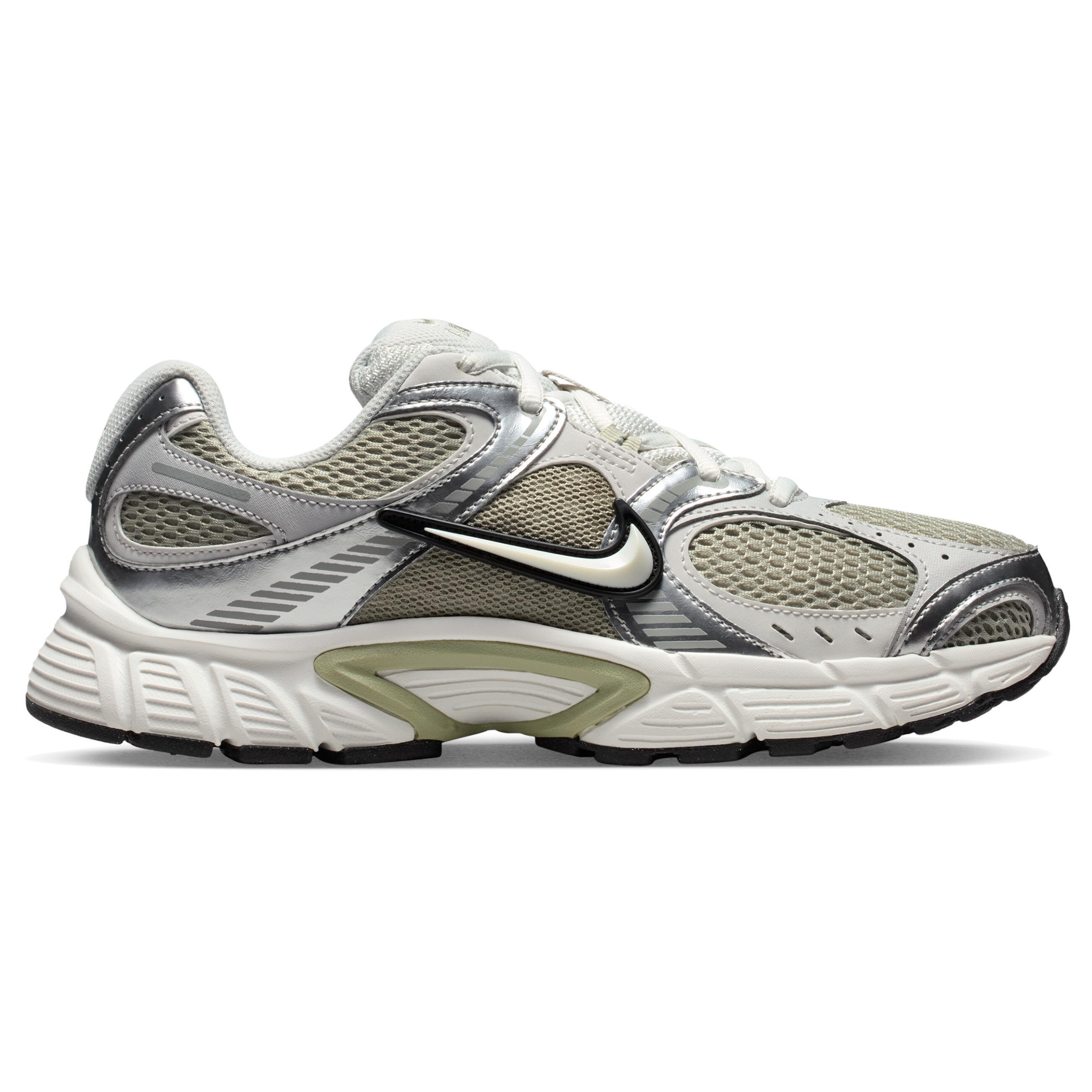 Кроссовки женские Nike W V5 Rnr HQ7901-301 37,5 (6,5 US) оливковые фото 1